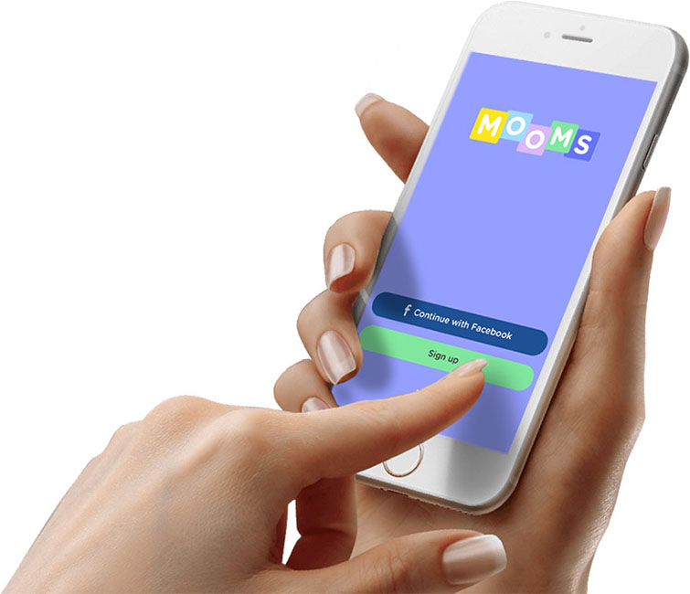 Un iphone con la pagina di accesso a Mooms un’app per comprare abbigliamento di seconda mano per bambini