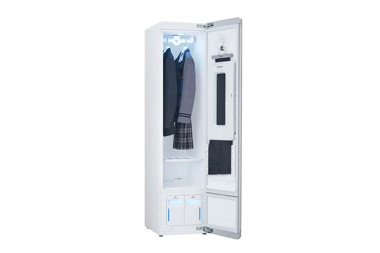 armario intelligente della LG che igienizza, mantiene puliti, stira, umidifica e asciuga i panni